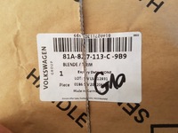 фото thumb №3, Audi q2 прокладка номерного знака регистрационный 81a827133c