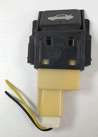 фото thumb №1, Кнопка открывания крышки mazda rx-8 15a489