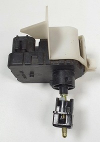 фото thumb №1, Моторчик регулировки лампы левый mazda rx-8