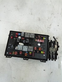 фото thumb №1, K457 коробка предохранителей opel astra j 13318779