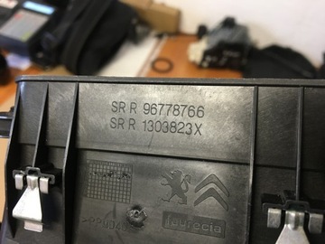 фото thumb №4, Повітропровід панелі правий peugeot 308 t9 ii гарний