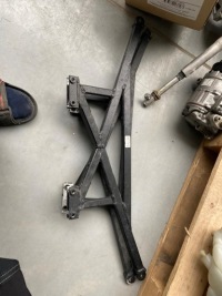 фото thumb №1, Кронштейн глушника задня mercedes sls amg w197