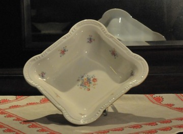 Koenigszelt Karola ecru квадратный салатник 24,5 x 24,5 x 6,5 см цветы