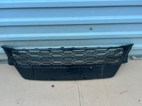 фото thumb №1, Решётка решётка радиатора бампера средняя dacia sandero ii 2 lift stepway 622541081r