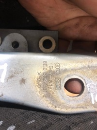 фото thumb №6, Петлі капот audi a4 b7 1.9tdi 05r. anglik