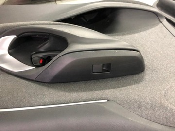 фото thumb №10, Toyota yaris iv 2020- боковина обшивки двері комплект