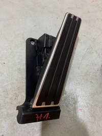 фото thumb №1, Porsche panamera 976723507 педаль газа