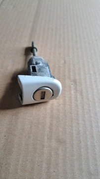 фото thumb №1, Заглушка ручка зовнішньої перед лівий lb9a vw passat b5