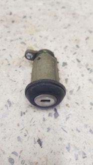 фото thumb №1, Вкладка замка крышки багажника volvo c70 coupe