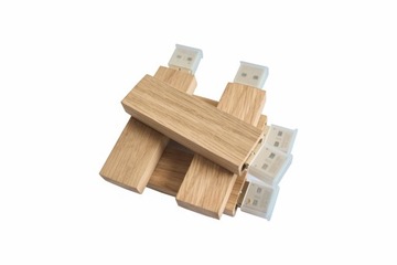 Pendrive 32 GB 3.0 + drewniane pudełko + grawer