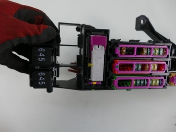 фото thumb №3, Audi a6 c7 2.0 tdi коробка предохранителей рамка модуль