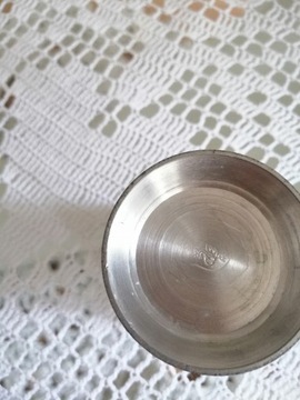 Маленький жестяной стакан