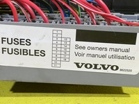 фото thumb №5, Volvo xc90 - коробка предохранителей - 89401802