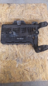 фото thumb №1, #1k0915333-b# основание аккумулятор vw touran