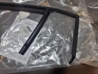 фото thumb №3, Renault megane iv прокладка стекло дверь левый задняя