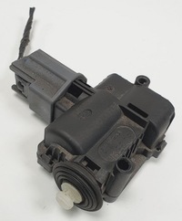 фото thumb №2, Привод крышка заливной топлива discovery sport l550