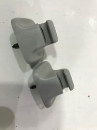 фото thumb №1, Кронштейн крючок козырёк vw passat b7