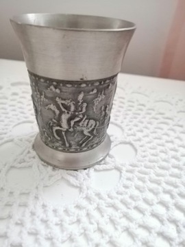 Маленький жестяной стакан