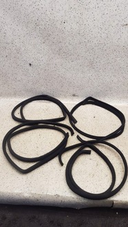 фото thumb №1, Уплотнители дверь 4 штуки комплект mercedes w140