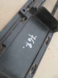 Hyundai kona решітка середня бампера передній 17- 86561-j9020 Зі Шроту, фото thumb