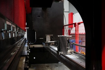 AMADA HFB 170t x 4100 6-осевой листогибочный пресс с ЧПУ