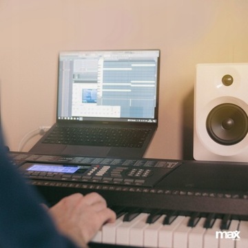 Клавиатура: 61 MIDI-клавиша, ПРОФЕССИОНАЛЬНАЯ ДЛЯ ОБУЧЕНИЯ