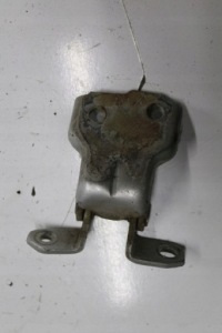 Купити Nissan оригінальний номер 82421-1hb1a петля двері передніх лівих, фото thumb