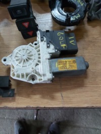 фото thumb №1, Моторчик підйому скло t.l vw golf iv