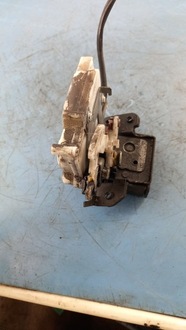 фото thumb №4, Замок кришки mazda 5 06r 2.0d