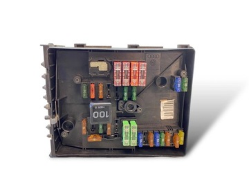 фото thumb №1, Audi a3 s3 a3 sportback 8p 2006 рамка / модуль предохранителей