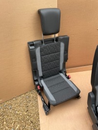 фото thumb №13, Сиденья заднее сиденье vw touran 2015- кожа+ материал 7 человек nowe комплект