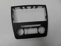 фото thumb №3, Рамка радио консоли skoda yeti 5l0858069h