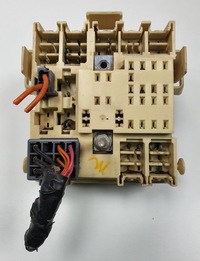 фото thumb №1, Коробка запобіжників chevrolet tahoe ii