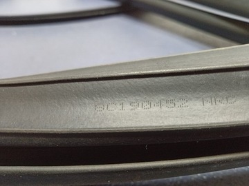 фото thumb №5, Subaru legacy iv sedan прокладка стекло дверь левая