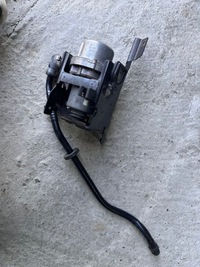 фото thumb №1, Audi q7 4l 4.2tfsi дополнительная насос тормозная