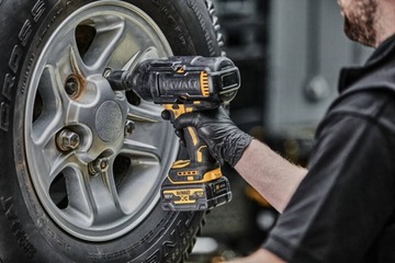Аккумуляторный ударный гайковерт DeWalt DCF900P2T 1/2 дюйма 1355 Нм 18 В Li-lon 2x5,0 Ач