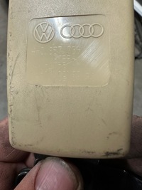 фото thumb №3, Застібка ременя зад audi a8 d4