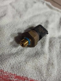Купить Датчик давление. топлива vw golf 2.0fsi 04-, фото thumb