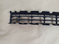 фото thumb №3, Renault оригінальний номер 8200114155 решітка бампера середня
