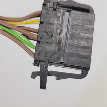 фото thumb №6, Audi a6 c6 штекер роз'єм з'єднувач підігріву сидіння зад 3b0972726