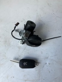 фото thumb №1, Замок зажигания ключ вкладка peugeot 208 96762547