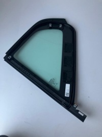 фото thumb №3, Стекло дверь правый задняя xc40 18 rok 31442382 треугольник