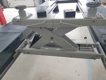 Podnośnik czterokolumnowy 6,4T pod geometrię PO640