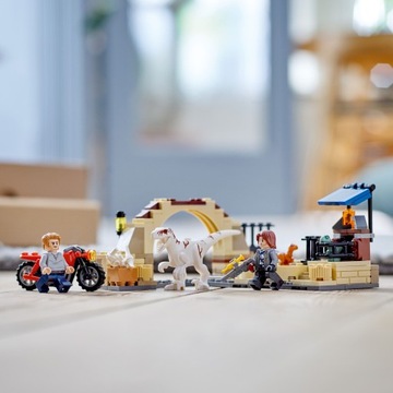 LEGO Jurassic World: Погоня за атроцираптором 76945