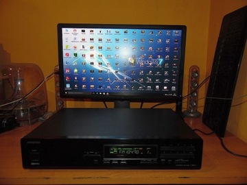 Отличный радиотюнер ONKYO T-4211 FM/AM RDS EON
