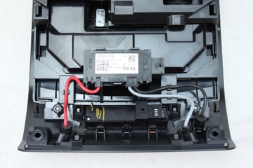 Оригинальная лампа интерьер Volkswagen Passat B8 3G0947105E.