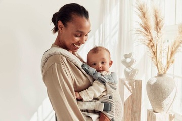 ПЕРЮСЦОВКА HARMONY 3D MESH КРЕМОВАЯ BABYBJORN
