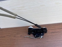 Замок дверь правый  перед toyota prius plus 4pin 6903053120 50520112 Цена, фото thumb