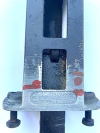 фото thumb №5, Ограничитель дверь mercedes w114 w115 w108 w109 se sel