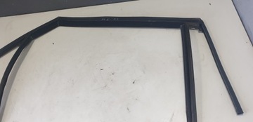 фото thumb №1, Citroen ds5 прокладка скла праві зад рамка